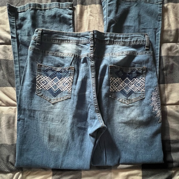 New jeans size large, never worn - Picture 2 of 10